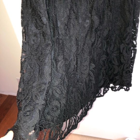 COPY - G21 - xxl burgundy lace sleeveless top/ blouse- can be worn with legging… - Picture 3 of 7